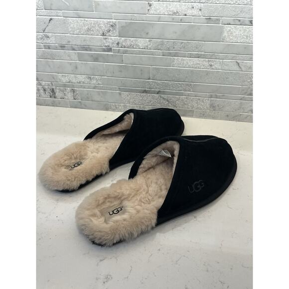 UGG Mens Scuff Suede Slipper Size 11 Black Suede Leather Shearling Model 5776 - Picture 1 of 5